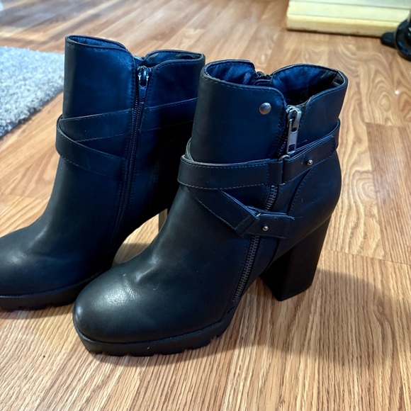 MIA ESTER WOMEN'S BLOCK 4" HEEL BLACK ZIPPERED ANKLE SIZE 8M BOOTS - Picture 8 of 12